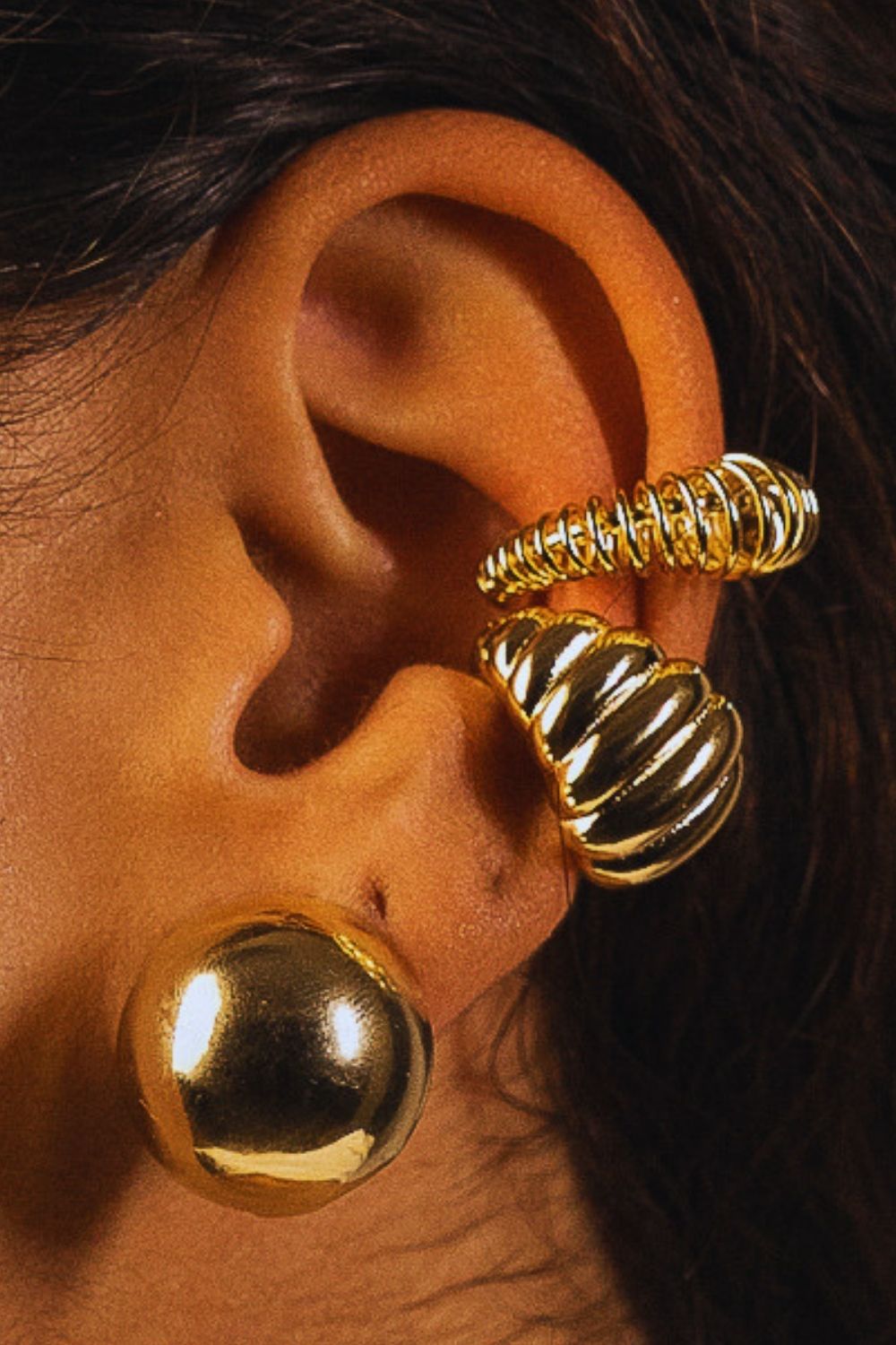 Ear Cuff Mola em Banho Dourado – Ritmo e Textura