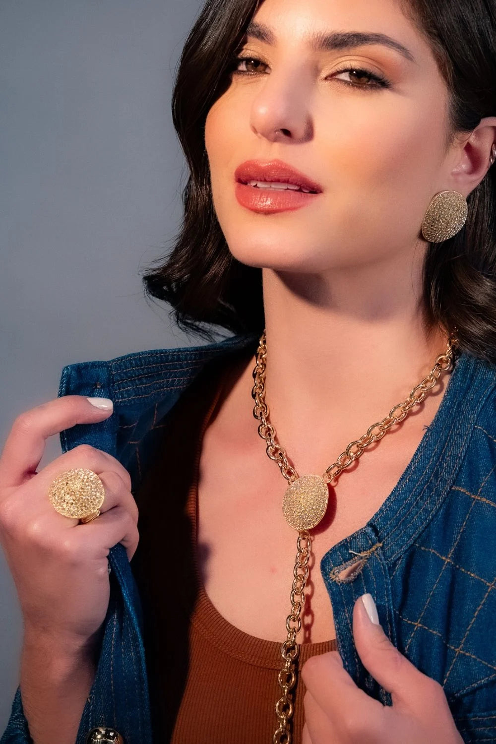 Anel Dourado Cravejado com Cristais Shine | Ajustável e Marcante