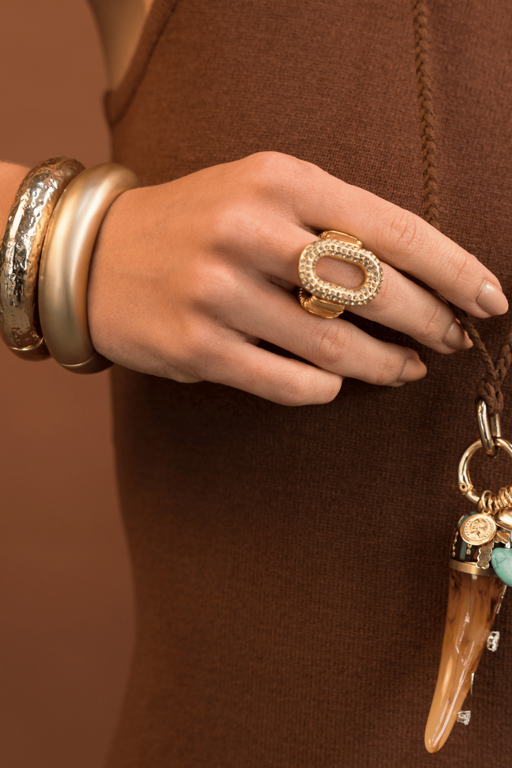 Anel Dourado Elos com Strass Black Diamond | Ajustável e Marcante