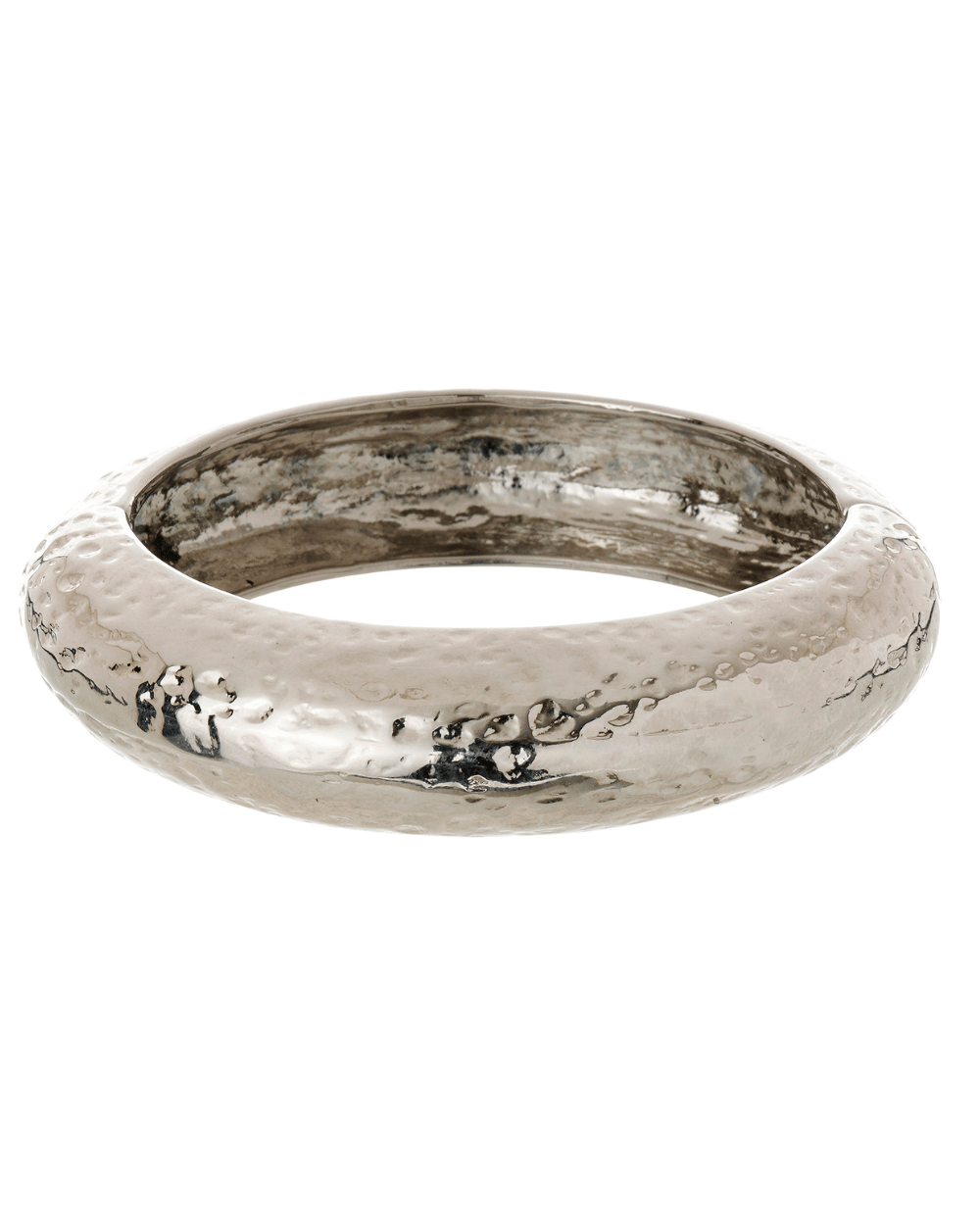Bracelete Prateado Martelado com Textura e Presença Marcante