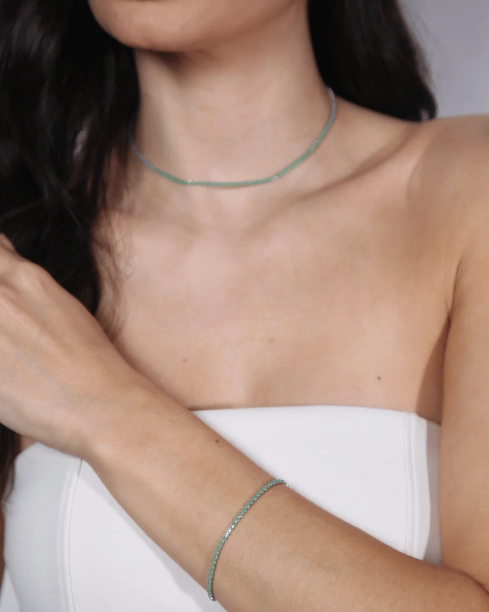COLAR STRASS VERDE CLARO PRATEADO