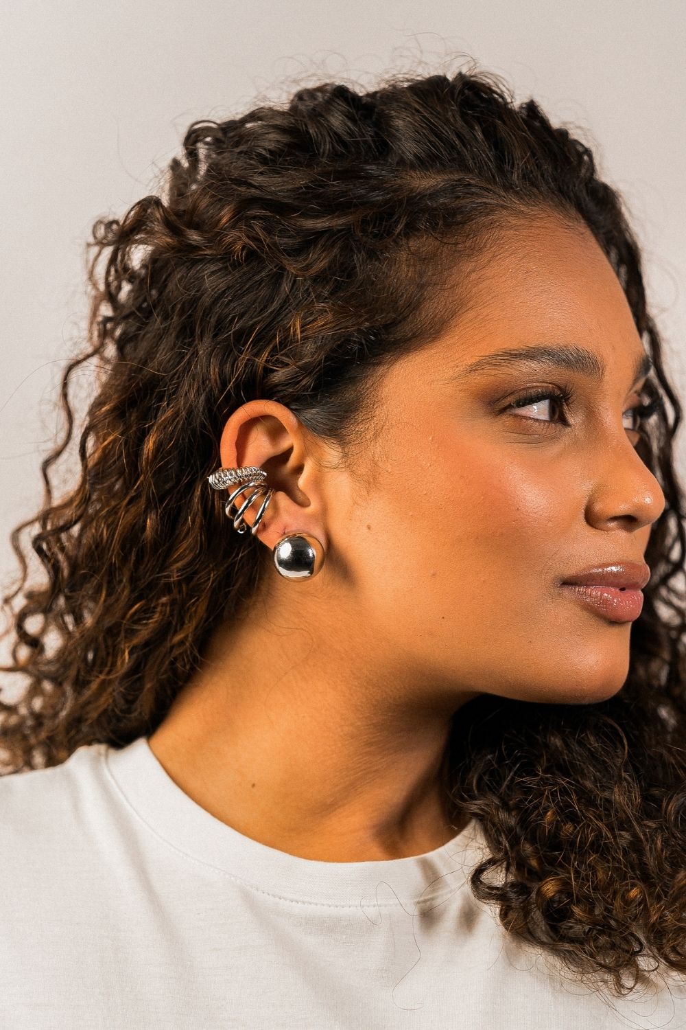 Kit Ear Cuff Aros em Banho Prateado – Leveza e Precisão