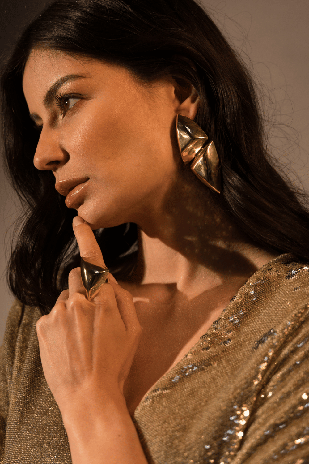 Anel Dourado Triangular Metallo | Ajustável e Marcante