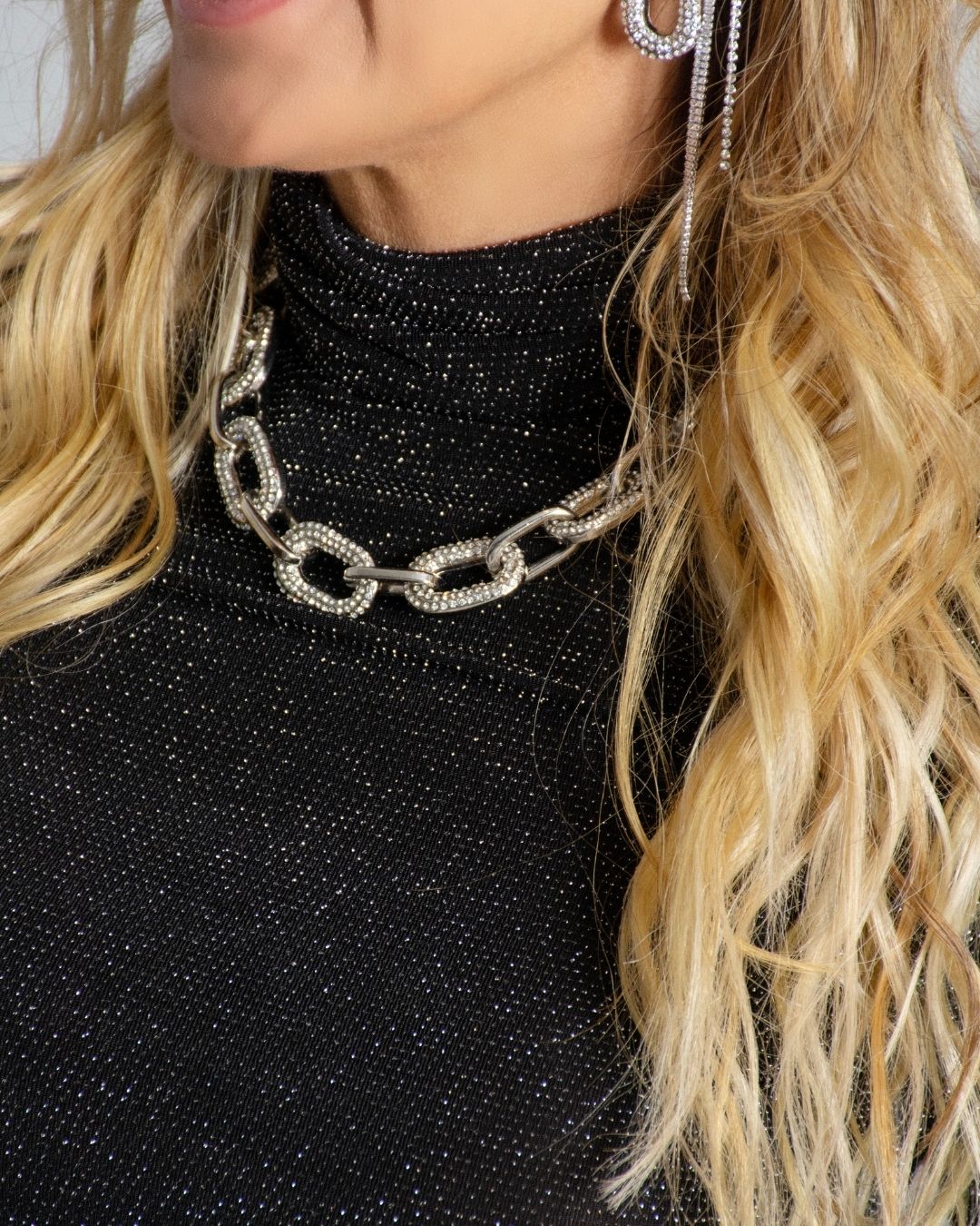 COLAR CURTO COM ELOS E STRASS MULTIFUNCIONAL ESSENTIAL
