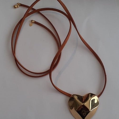 COLAR LONGO CORAÇÃO DOURADO
