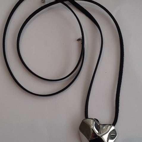 COLAR LONGO CORAÇÃO PRATEADO