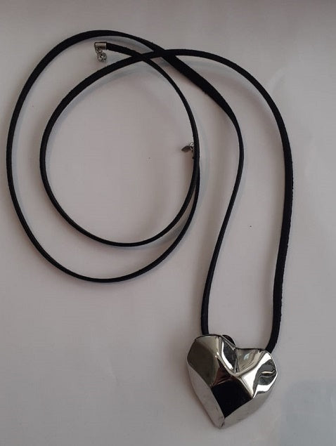 COLAR LONGO CORAÇÃO PRATEADO