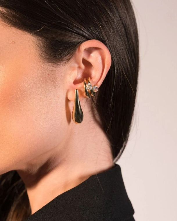 Ear Cuff Dourado com Strass Central e Encaixe Sem Furo