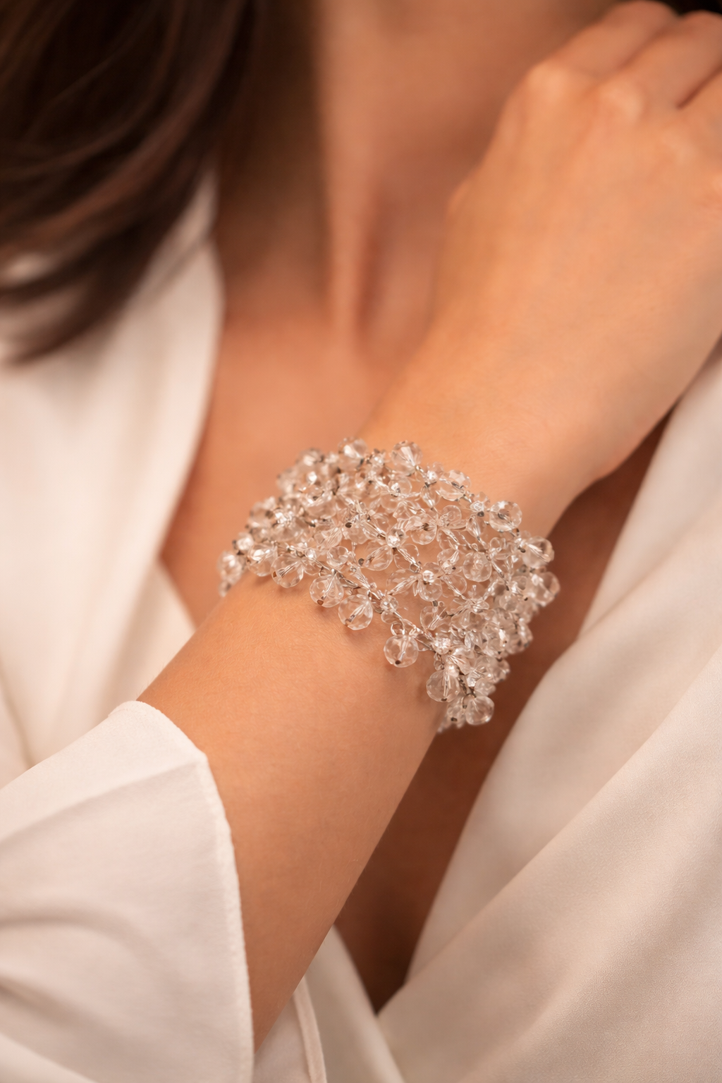 Pulseira Aura Prateada com Design Contemporâneo