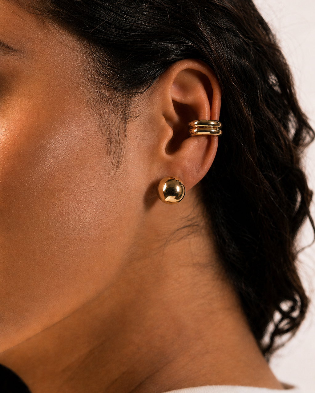 Brinco Meia Bola Dourado Polido – Canopla P