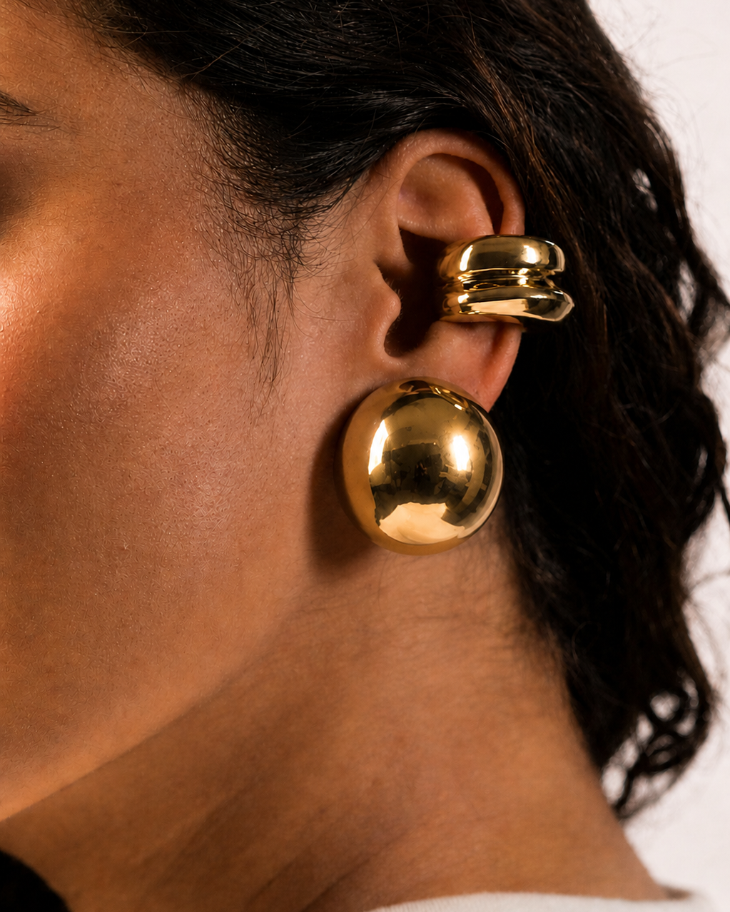Brinco Meia Bola Dourado Polido – Canopla GG