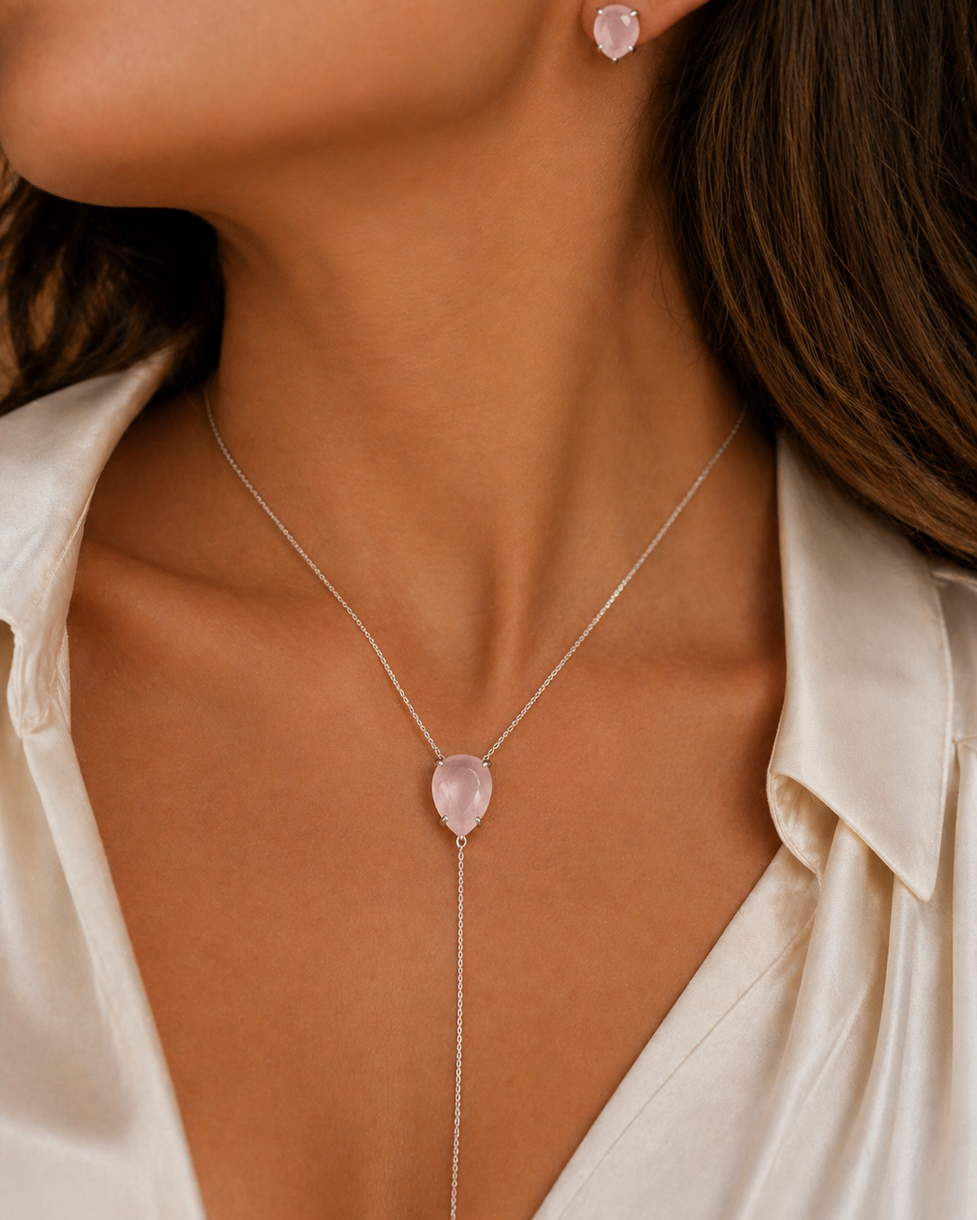 Kit Colar Longo Estilo Terço com Pedra Light Peach e Brinco Ponto de Luz Prateado