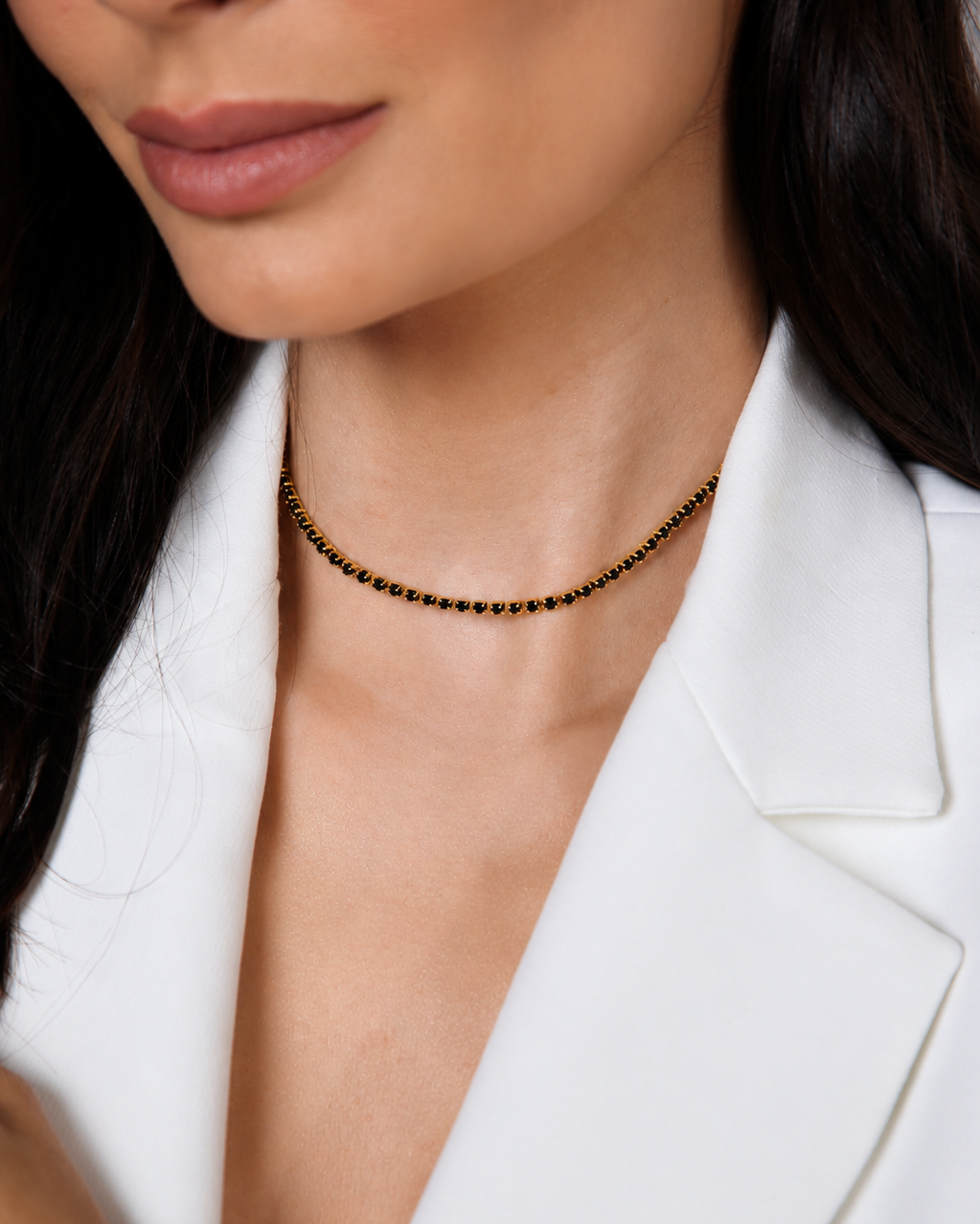 COLAR CURTO STRASS PRETO DOURADO