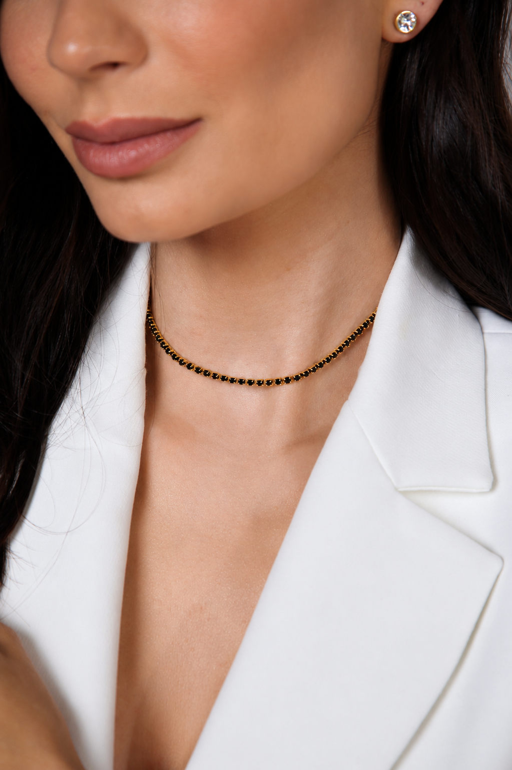 COLAR CURTO STRASS PRETO DOURADO